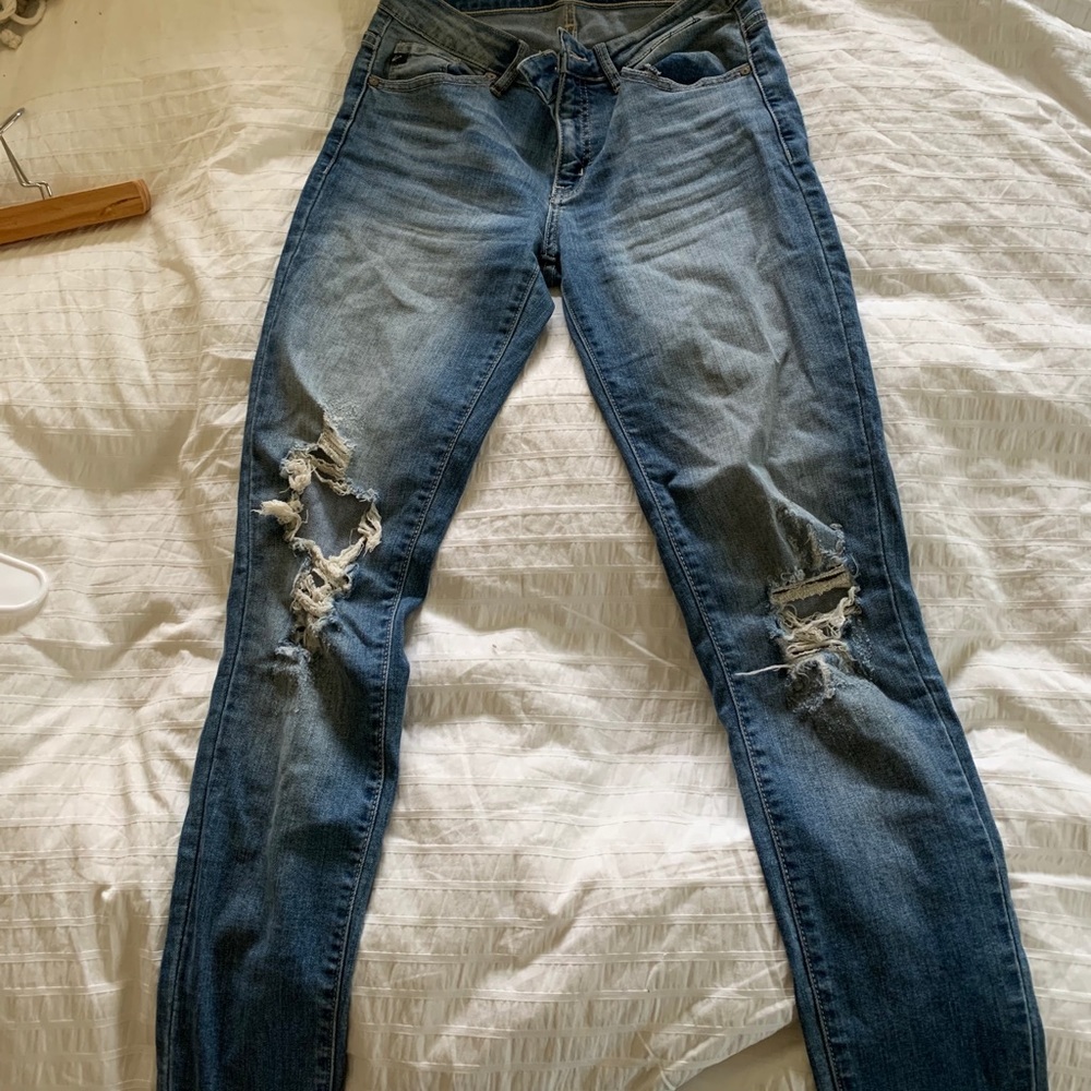 High waisted ripped jeans
